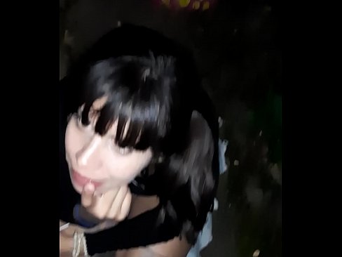 ❤️ Op der Strooss geschwollen Penis am Austausch fir Séissegkeeten ️ Just Porno bei eis ☑